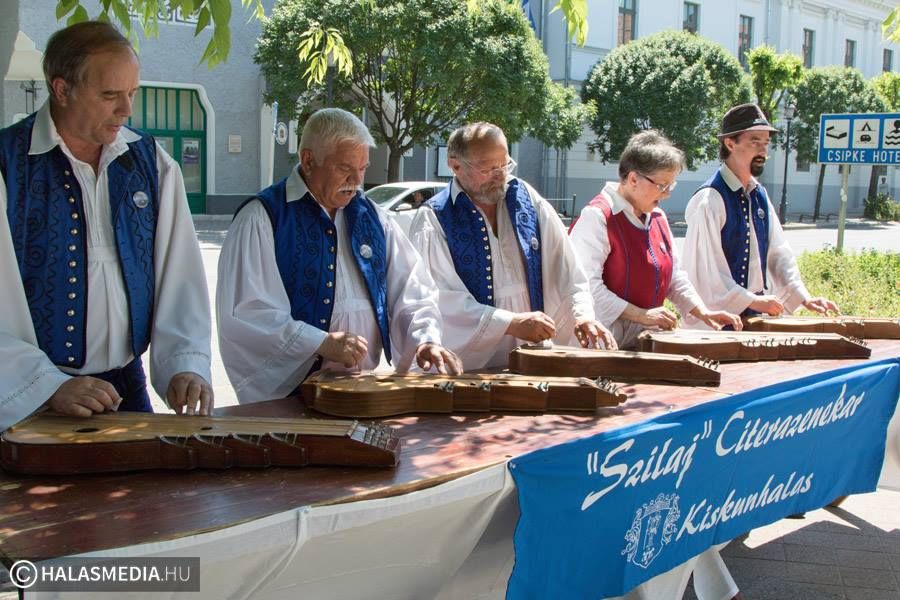 Citeramuzsika szólt a belvárosban