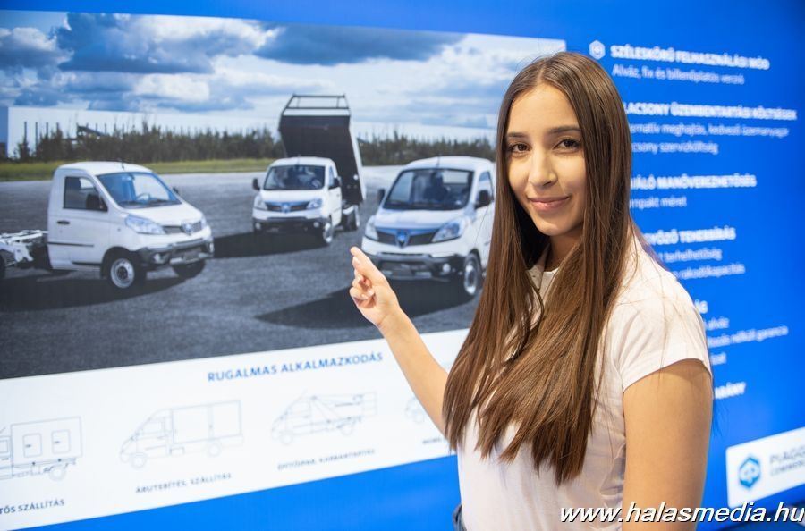 KB Autoteam Piaggio haszonjárművekkel a Construma-n