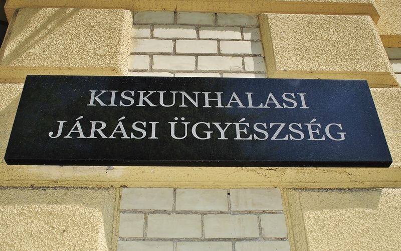 Fia halálát hazudva csalt ki másfélmilliót