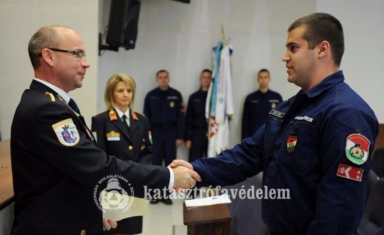 Elismerés a halasi tűzoltónak
