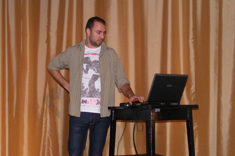 Halason dumált Csenki Attila