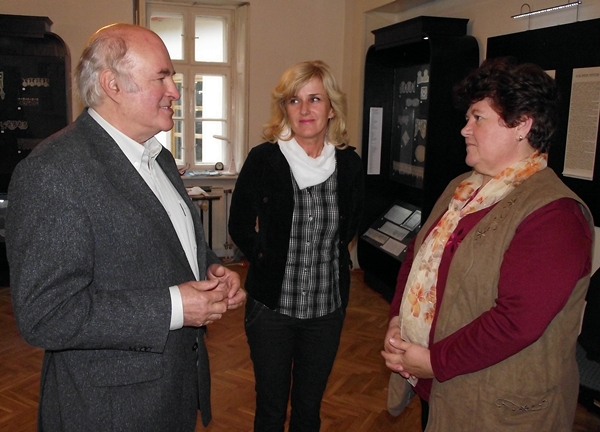 Komoly tervek a Csipkeházban