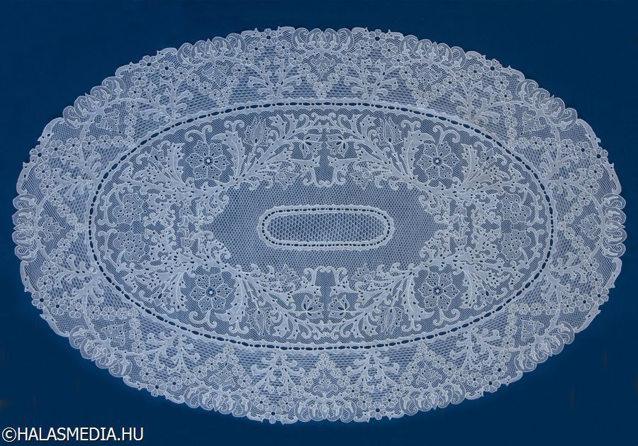 Másfél évig készült a Julianna terítő