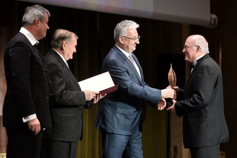 Díszoklevél a Hungarikum-díjas Halasi Csipkének