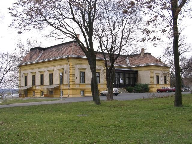 Velencén a halasi csipke