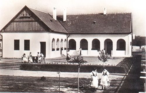 Múltidéző: Mit írtak rólunk hatvan éve?