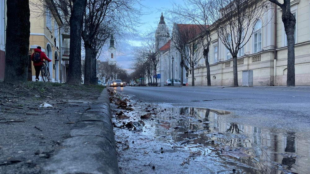 Vízhiány és félsávos útlezárás lesz a Köztársaság utcán
