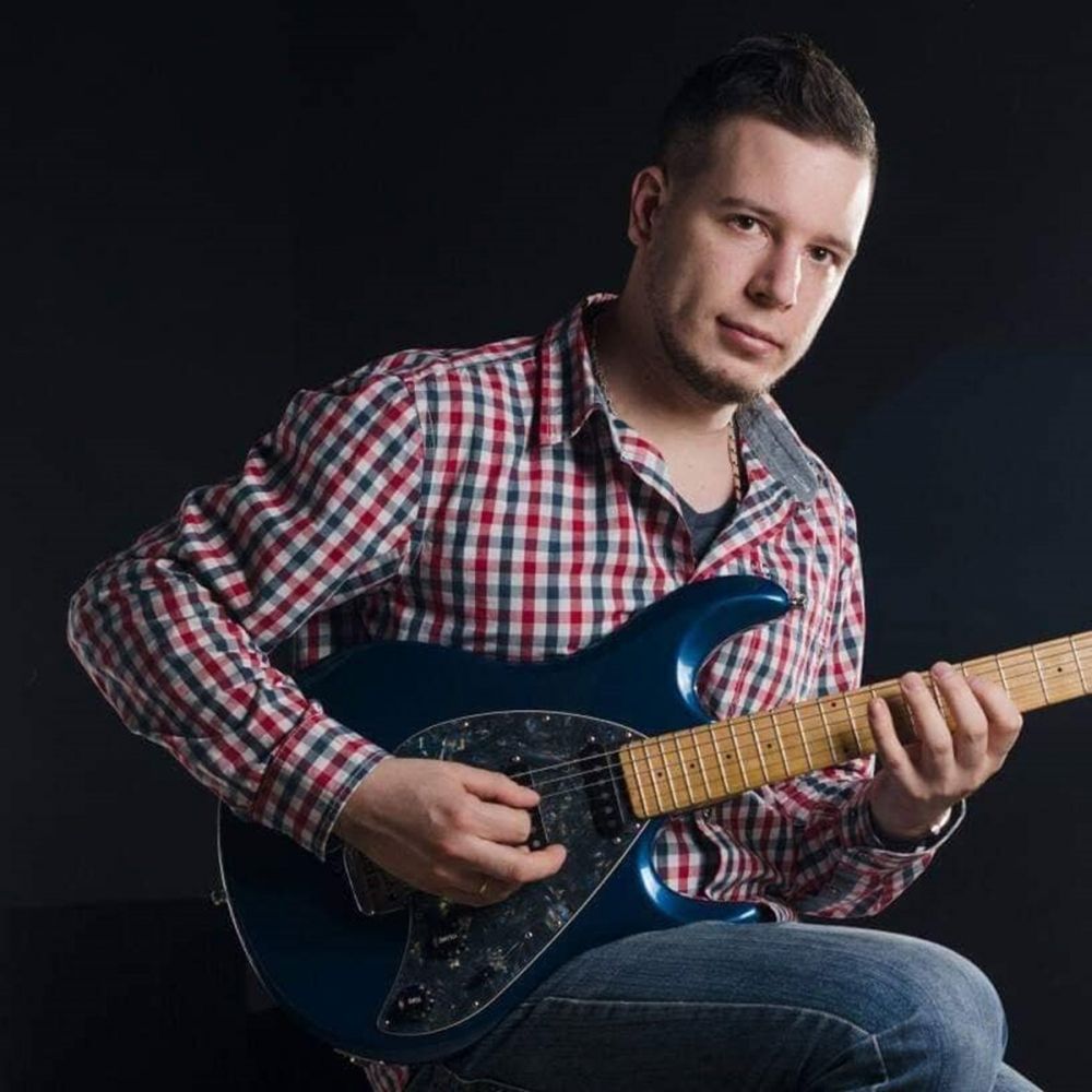 Kis Dávid szombaton együtt zenél a Honeybeast tagjaival 