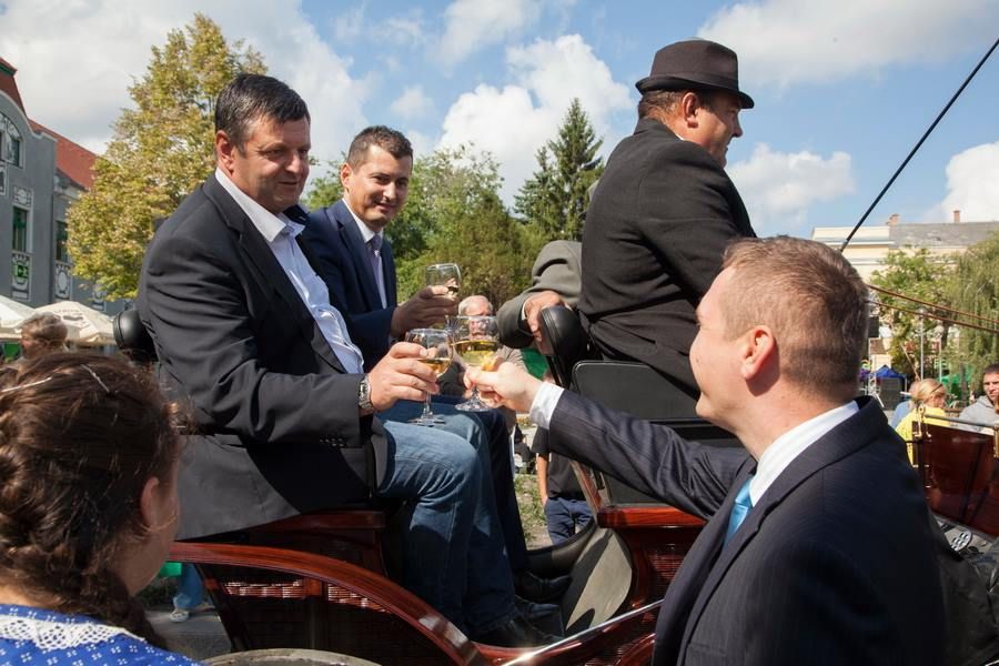 Már úton a delegációk