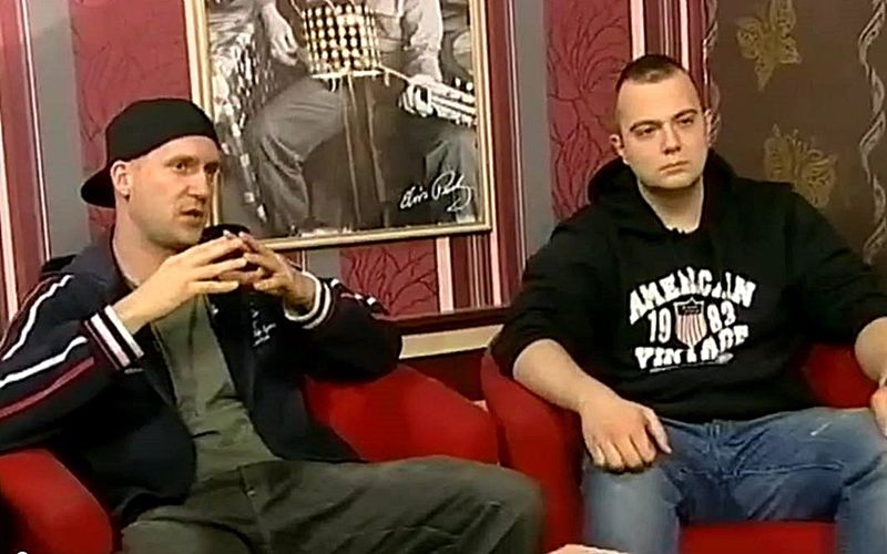 (►) Dübörög a Déli Side