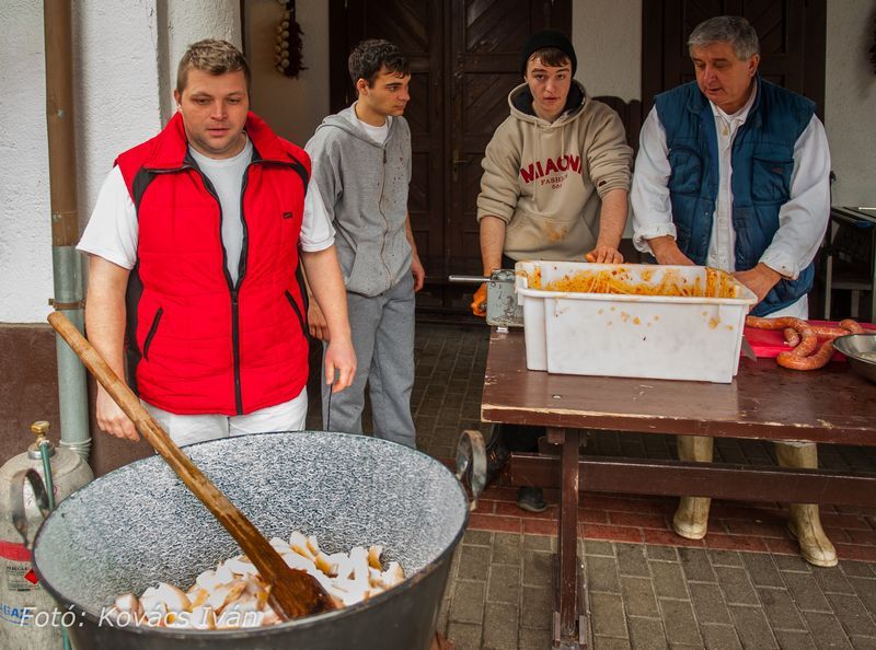 Disznóvágás és tor Sóstón