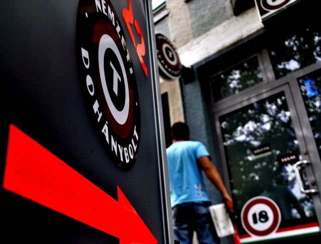 Veszélyben két dohánybolt