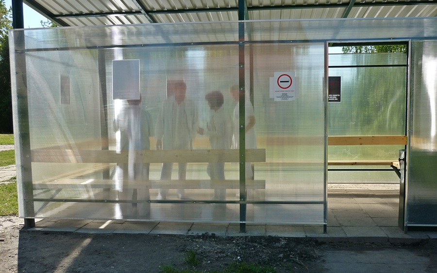 Dohányzóhelyet épített a kórház