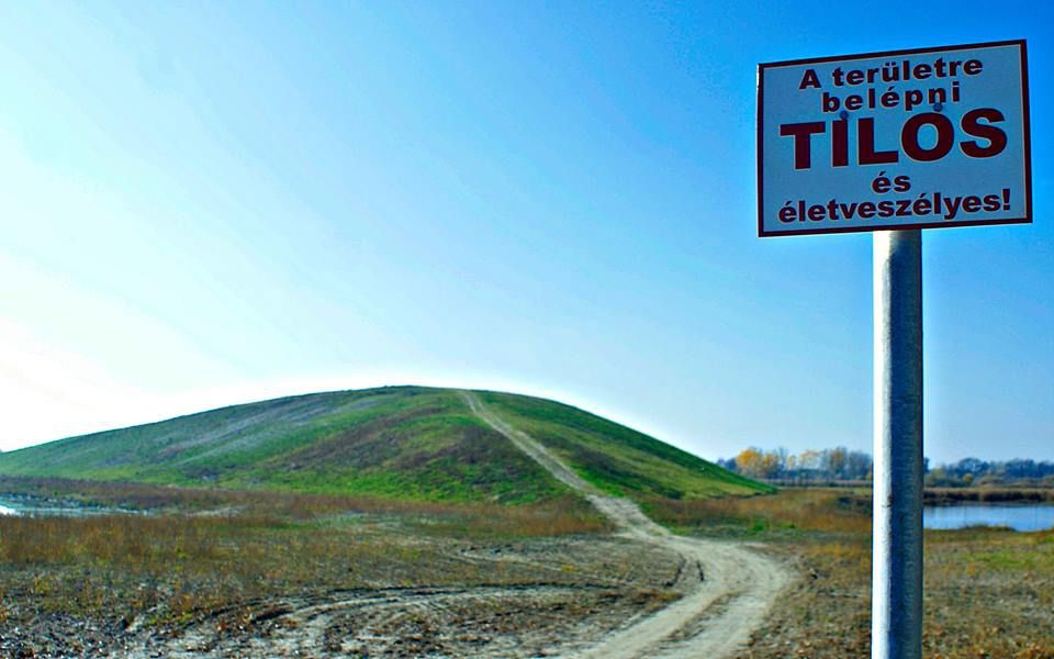 Dombra mászni tilos!