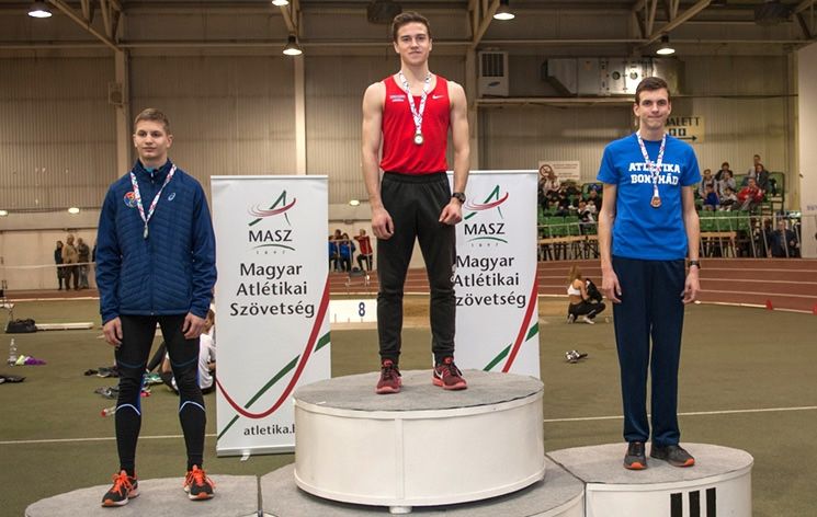 (►) Donát bajnok fedett pályán