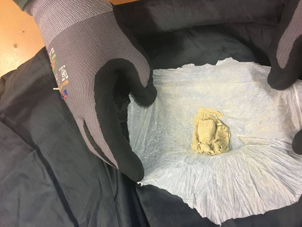 Heroint rejtett a kabát