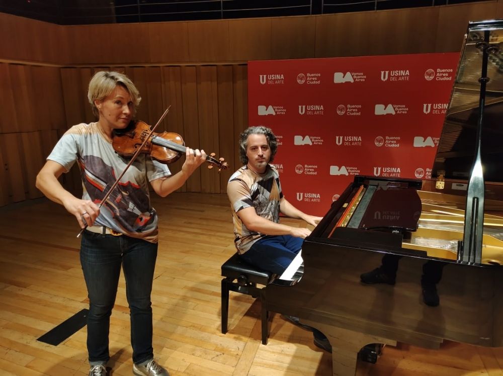 (►) Színes világú koncert lesz