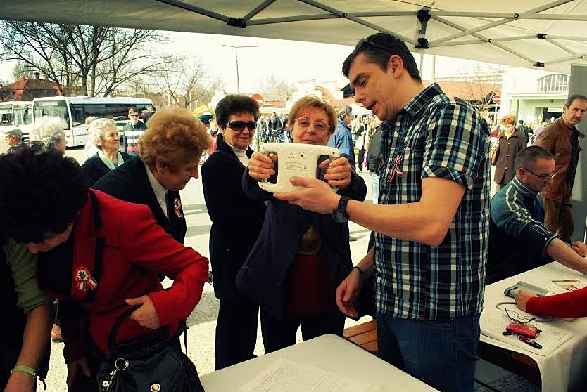Motorosokat, csikósokat, politikusokat is szűrtek