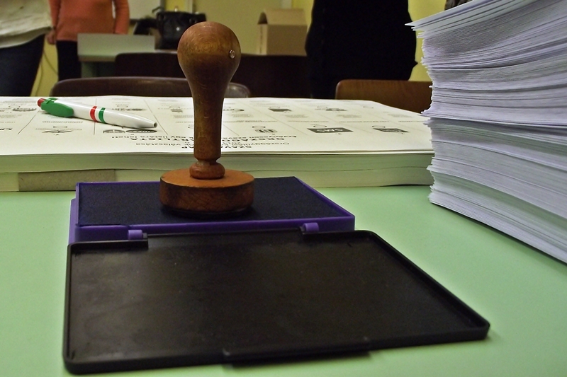 Megyei képviselők lehetnek