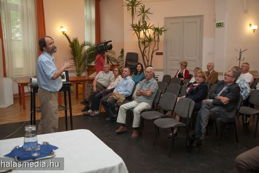 Akadémikus történész Halason