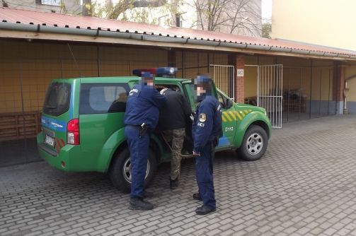 Bosnyák embercsempész halasi bíróság előtt