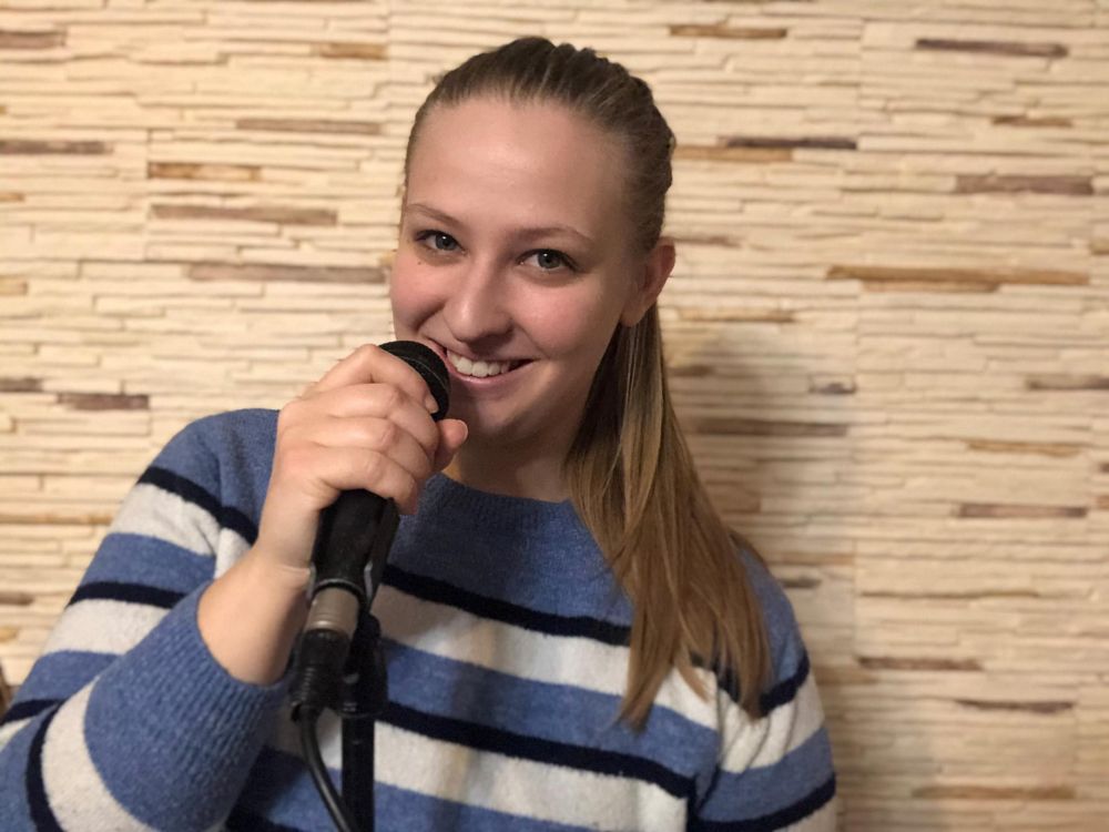 Este 7-től élőben szurkolhatunk Enidnek