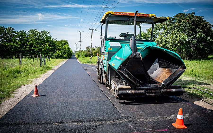 Aszfaltborítást kapott az erdőszéli út