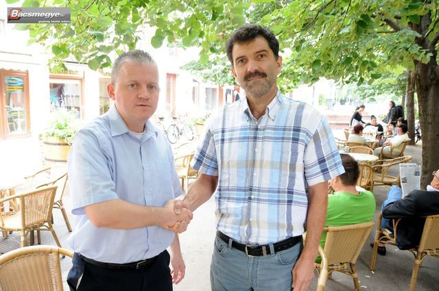 A főtéren zajlik a politika