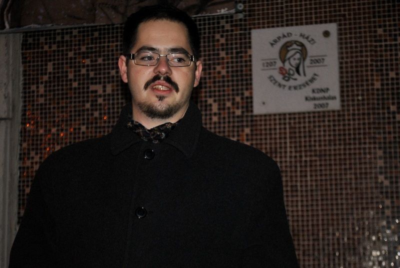 Segíteni tanít Szent Erzsébet