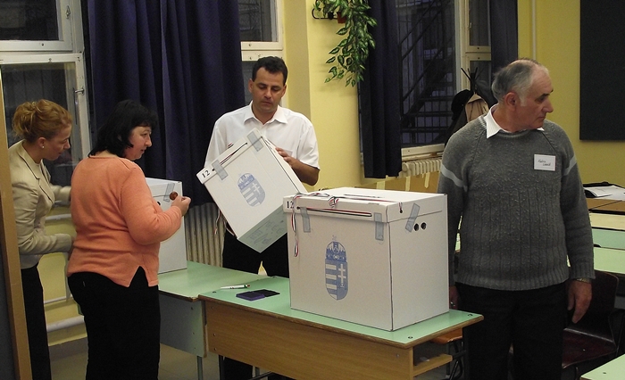 Választásból kampányba