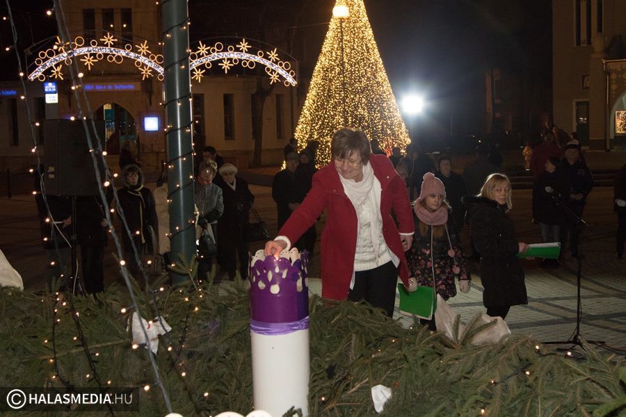 Már minden gyertya ég (galéria)