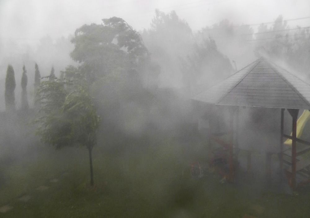 (►) Vihar után...