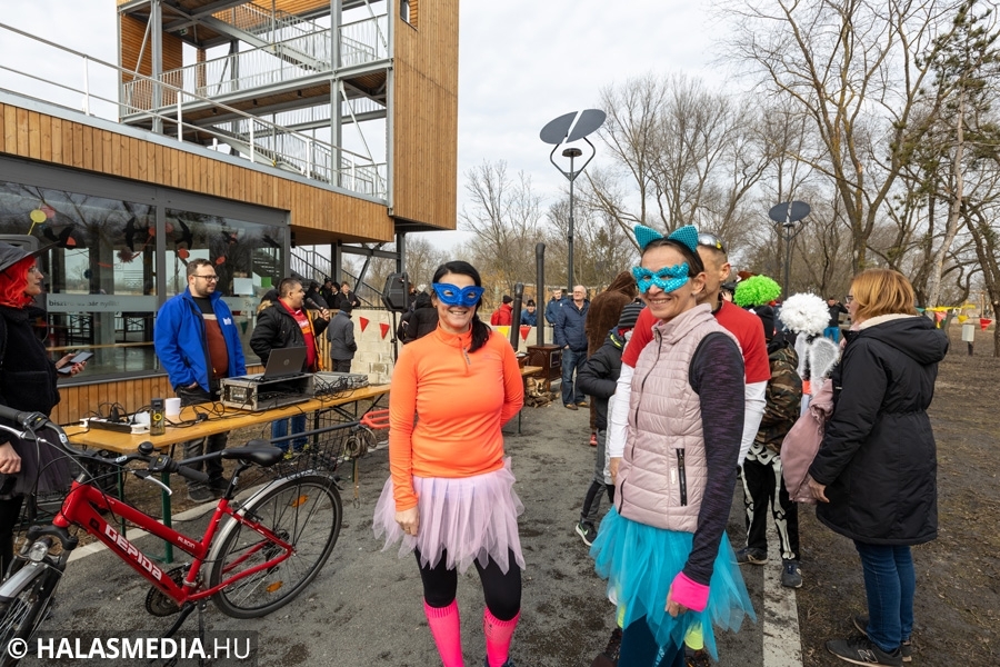 (►) Jelmezes télűzésre vár mindenkit a Csetényi Élménypark