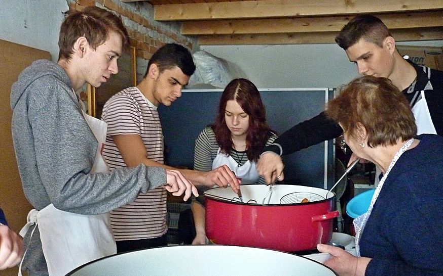 Fánkot sütöttek az önkéntesek