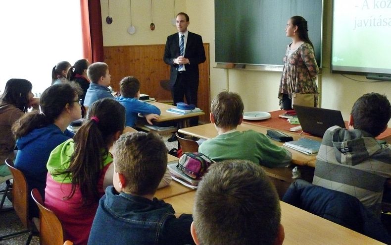 (►) Diákok az alpolgármesterrel