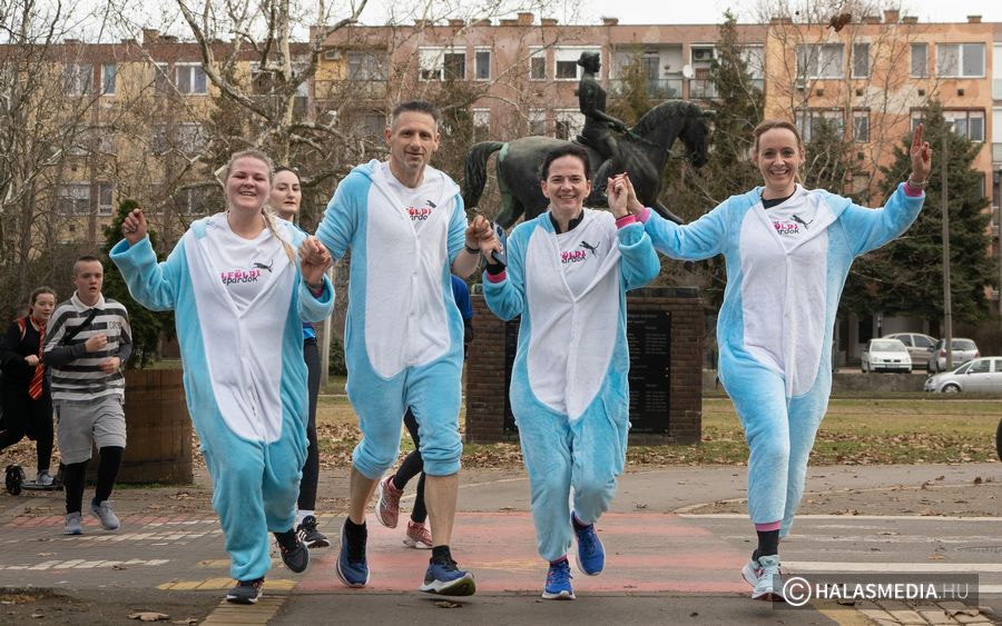 (►) Futással, fánksütéssel farsangolt a város (galéria)