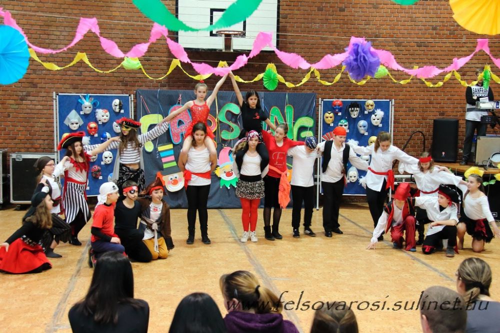 Vastapsot kaptak a táncosok