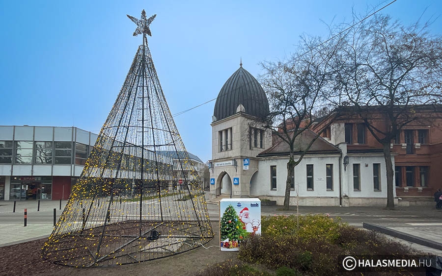 Látványos a fényfa, de ne menjenek a belsejébe!