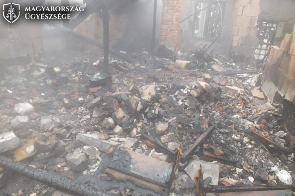 Vádemelés a gyilkos ellen, aki rágyújtotta a házat az ismerősére