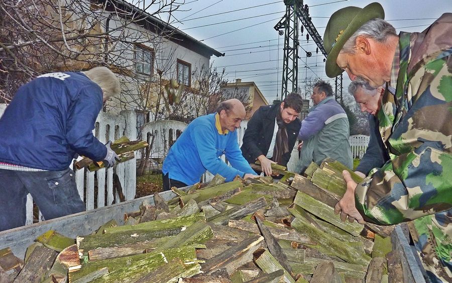 Sok emberen segítettek