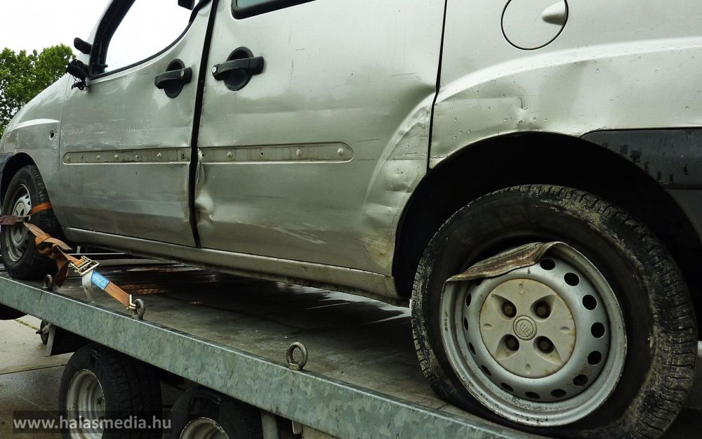 Részegen zúzta szét a Halas TV autóját