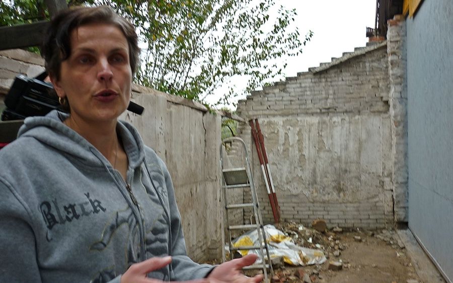 (►) Kidőlt házfal – elfogyott családi tartalék