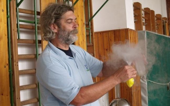 Folytatódnak a laboros előadások