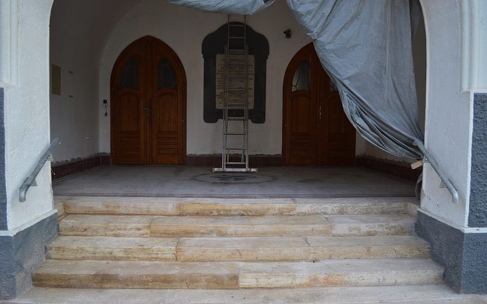 Újra használható a főbejárat