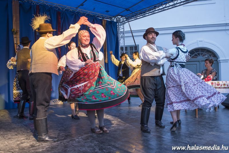 Folk, divat, tánc, zene