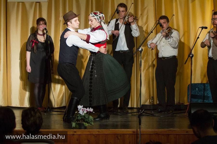 Vastaps, hangos siker a Folk esten