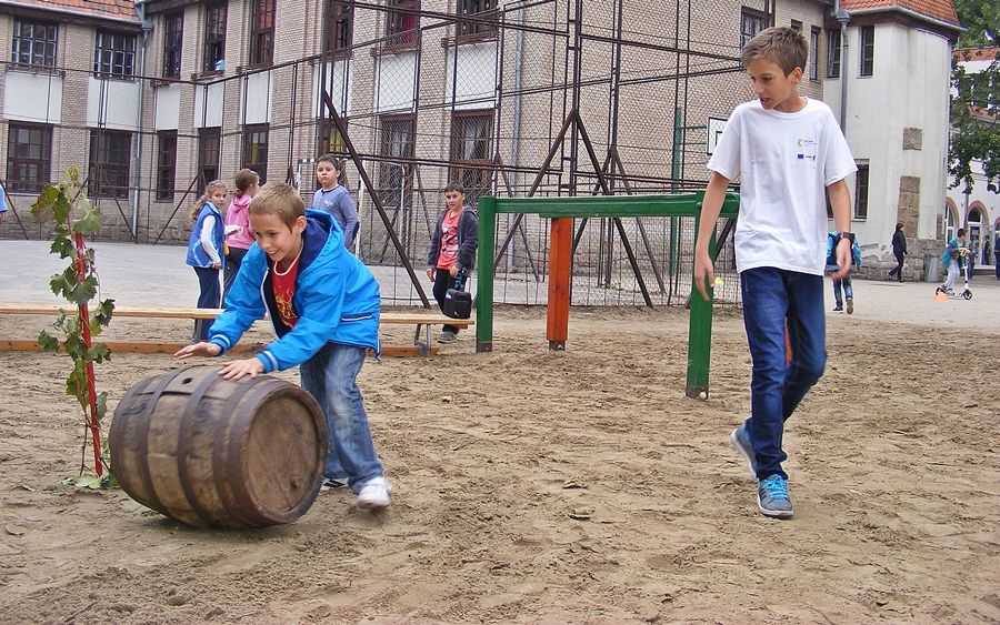 Világgá ment a borosüveg…