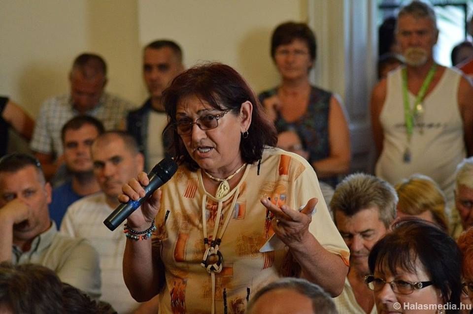 Fórumon tiltakoztak a nyílt tábor ellen