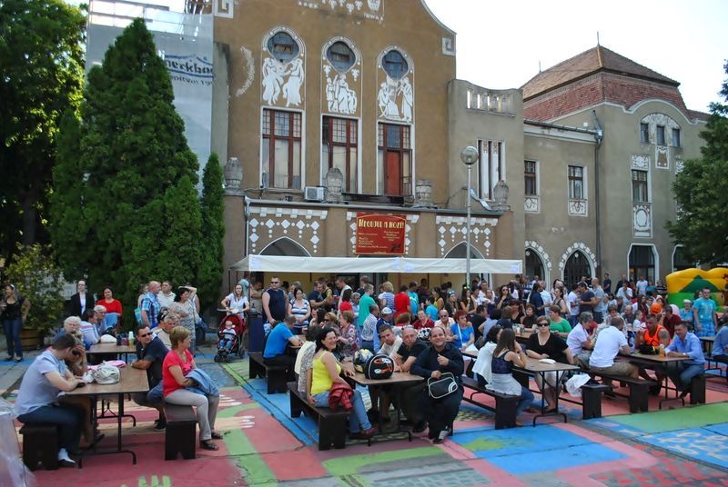 Közel 150 fotó a főtérbúcsúztatásról