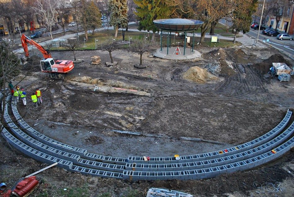 Folytatódnak a főtéri felújítások (videó)